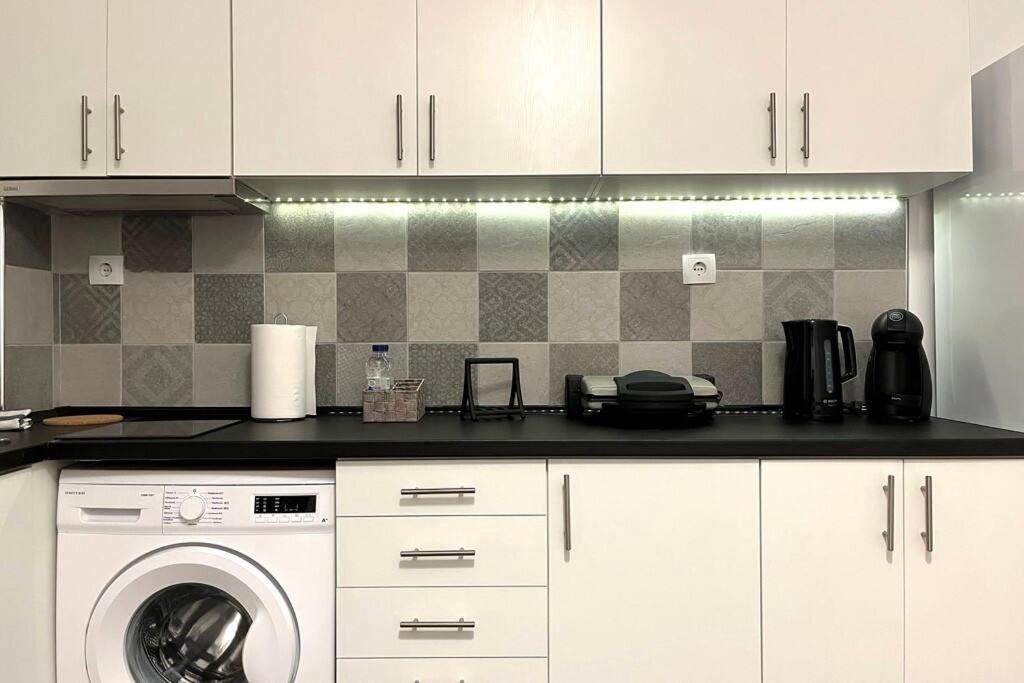 Pame Rentals - Ideal For 2 In Pagrati Athens Luaran gambar