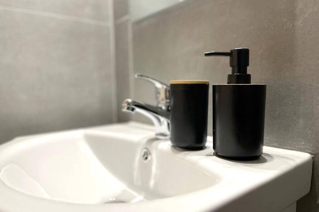 Pame Rentals - Ideal For 2 In Pagrati Athens Luaran gambar